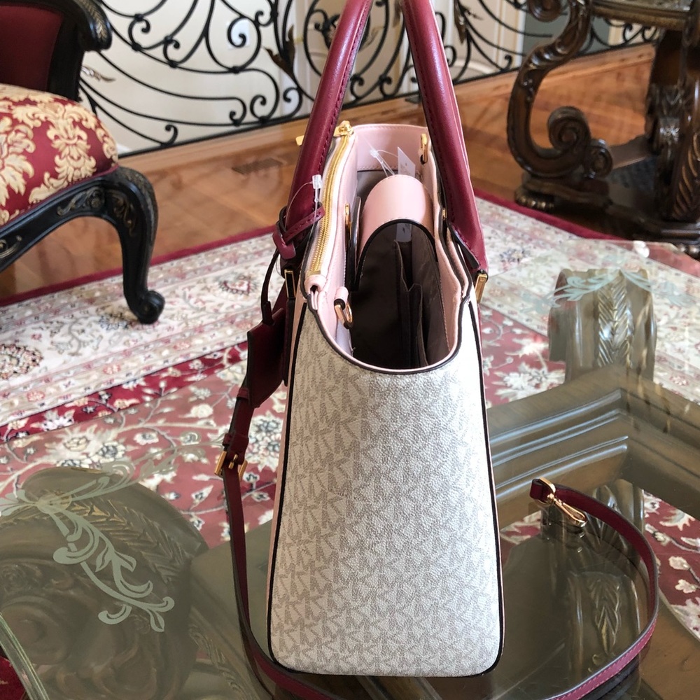 Authentic Michael Kors Carolyn handbag&wallet set - Picture 3 of 8